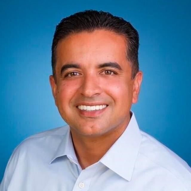 1,016: When Career Years Are Investment Years | Sandeep Aujla, CFO, Intuit - podcast episode cover