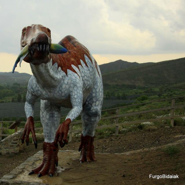 Los Viajes de Nautilus 02x12 - Ruta de los dinosaurios - podcast episode cover