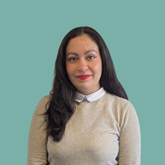 Bety Téllez Mora's Path to a Creative Career - podcast episode cover