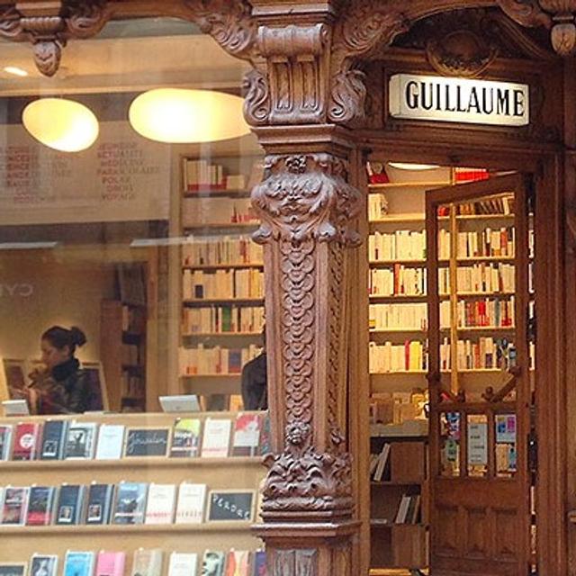 Les Caennais et les libraires Caennaises donnent leur avis - podcast episode cover