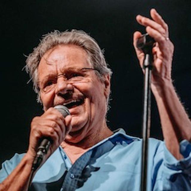 Delbert McClinton plus Rounder Records - podcast episode cover