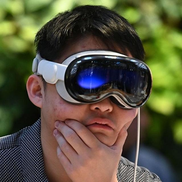 Has Apple Changed VR and AR’s Trajectory with the Vision Pro? - podcast episode cover