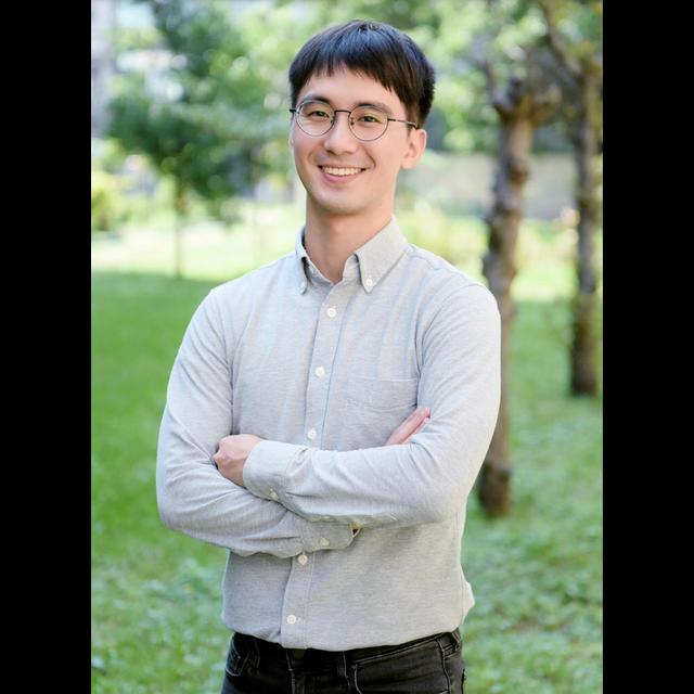 現在老師不好當！帶吉他去上課的理化老師，喜歡當沖也喜歡特殊教育，變變魔術更是不在話下。 - podcast episode cover