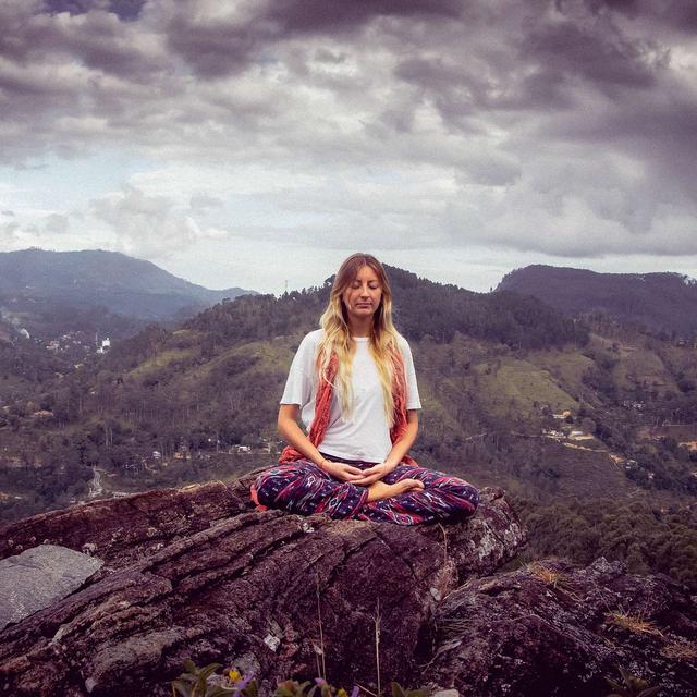 5 Minute Meditation: Daily Morning Reawakening Session - podcast episode cover