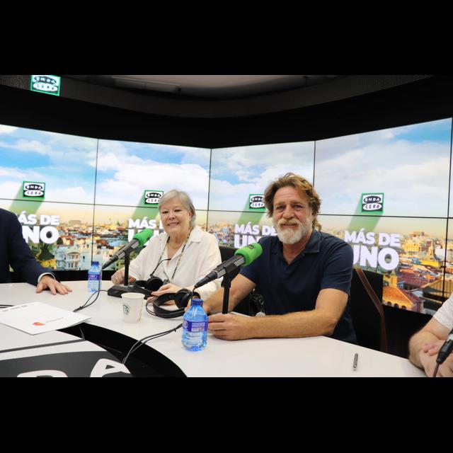 María Garralón y Juanjo Artero presentan la obra 'Ifigenia' "El teatro es siempre es recuerdo" - podcast episode cover