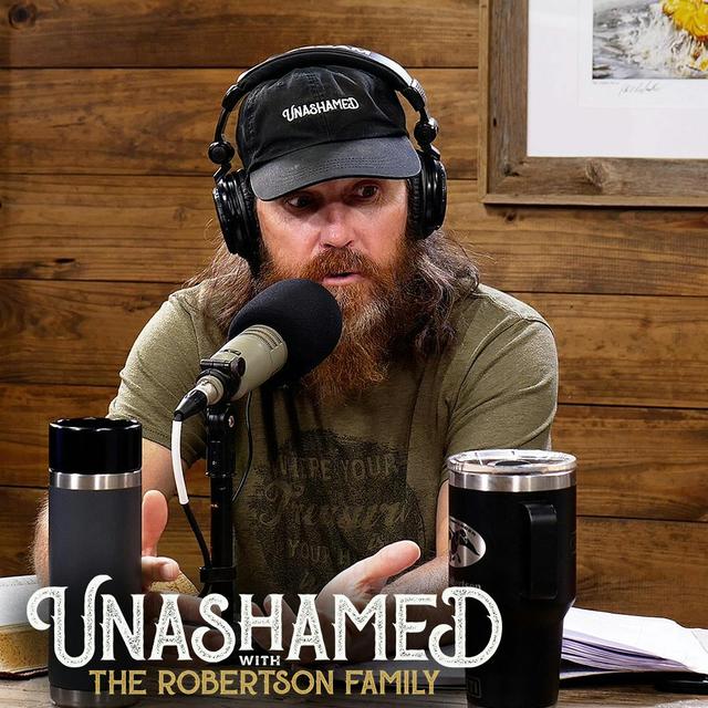 Ep 903 | Jase Shocks Himself by Recommending a George Clooney Movie & Phil’s Bible Mystery Is Solved - podcast episode cover