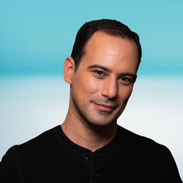 He Left Mainstream Media to Do News Differently. Here’s What He Learned. – Mosheh Oinounou (Mo News) - podcast episode cover