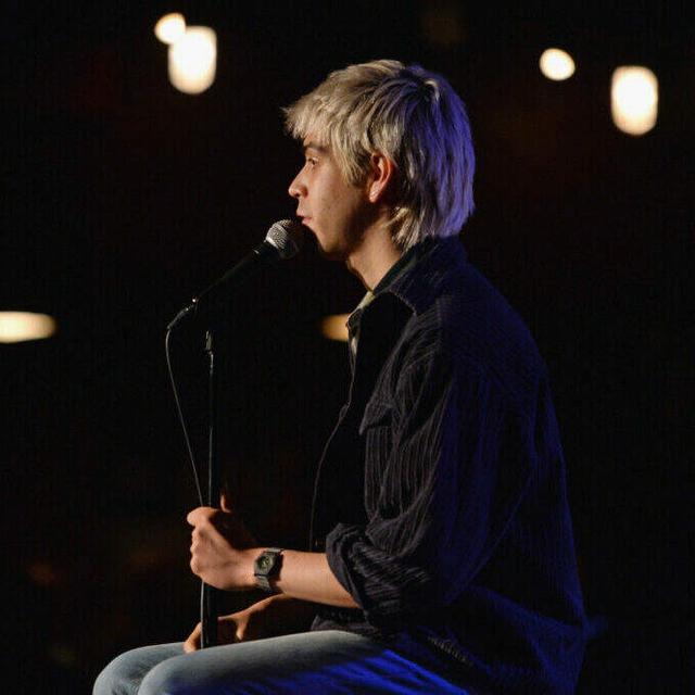 Julio Torres On Surrealistic Comedy - podcast episode cover