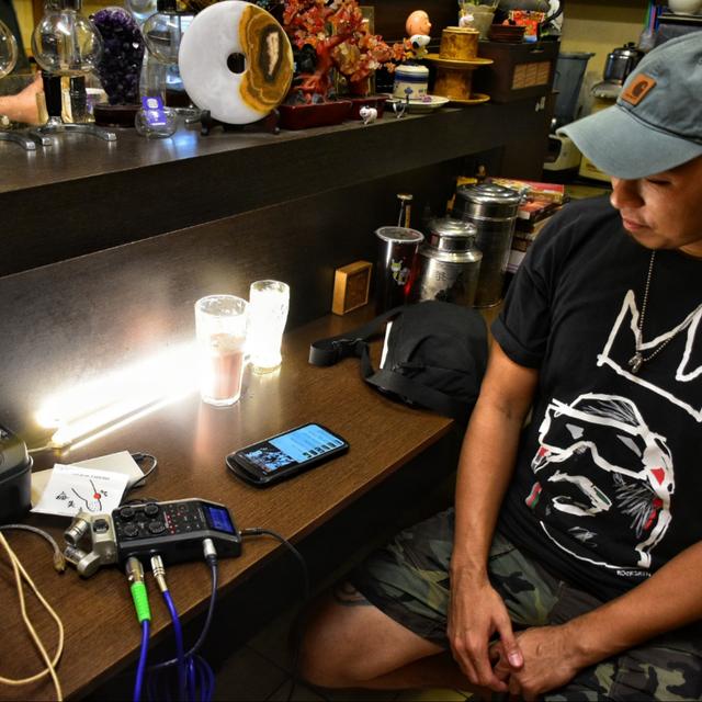 我們都是沒放假的勞工│阿雞電台Live@牽咖啡│蔥仔蛋跟他慢慢聊EP135 - podcast episode cover