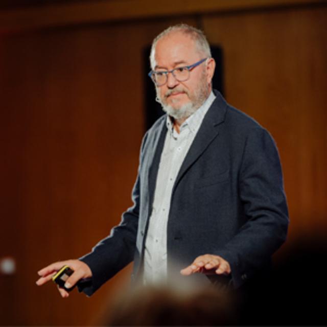 Gestionar los conflictos familiares - Conferencia Enric Corbera - podcast episode cover