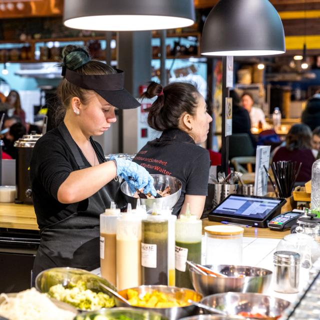 Foodservice in 2023: Consumer Uncertainty, Continued Cost Volatility - podcast episode cover