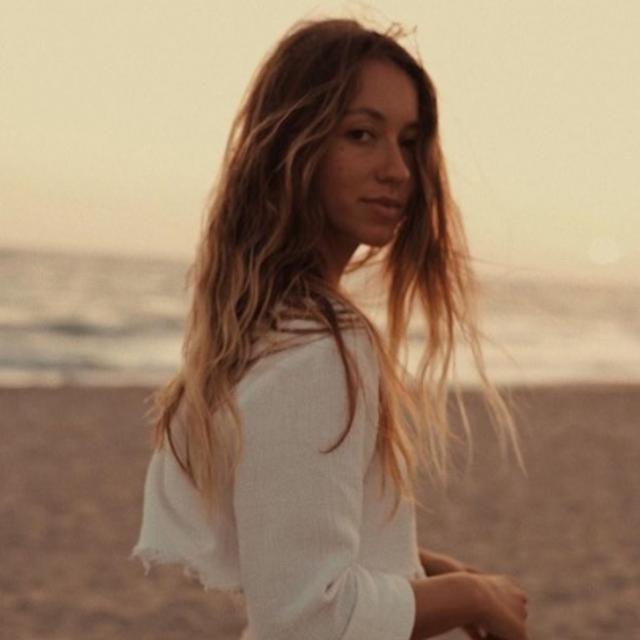 Wylde Ethical Fashion, Acne Healing, 'Influencer' Issues & Authenticity with Lucette Romy - podcast episode cover