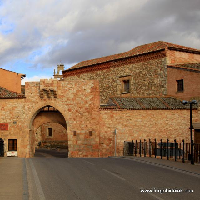 Los Viajes de Nautilus 02x04 - Segovia medieval - podcast episode cover