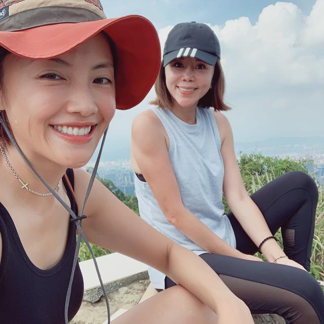 同溫層要多厚才是剛剛好？看朋友就是在看自己？當我缺乏的時候我給予才明白我什麼都不缺。 - podcast episode cover