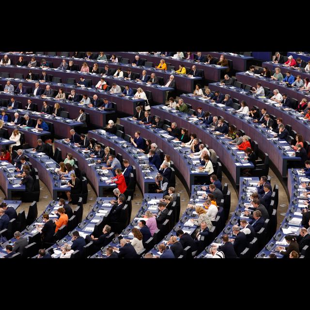 Tertulia: Las dudas de la Unión Europea con las lenguas cooficiales - podcast episode cover
