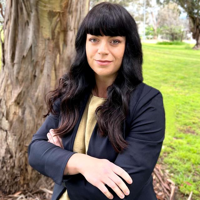 From aquariums to backpacking & how a Brit found her feet in Aussie Agriculture with Talulah Gaunt - podcast episode cover