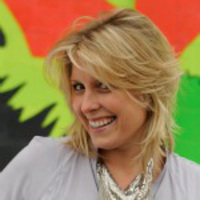 Interview with Kelly Fallis, CEO of Remote Stylist - podcast episode cover